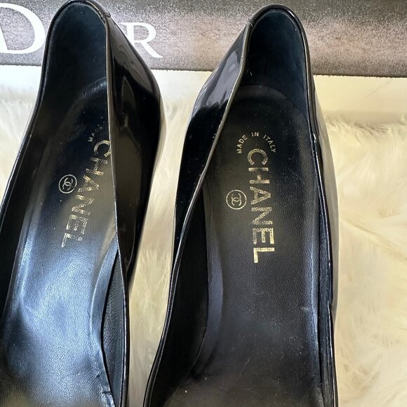 Authentic Chanel CC Logo Patent Leather Pumps - Sz 39 - Picture 13 of 13